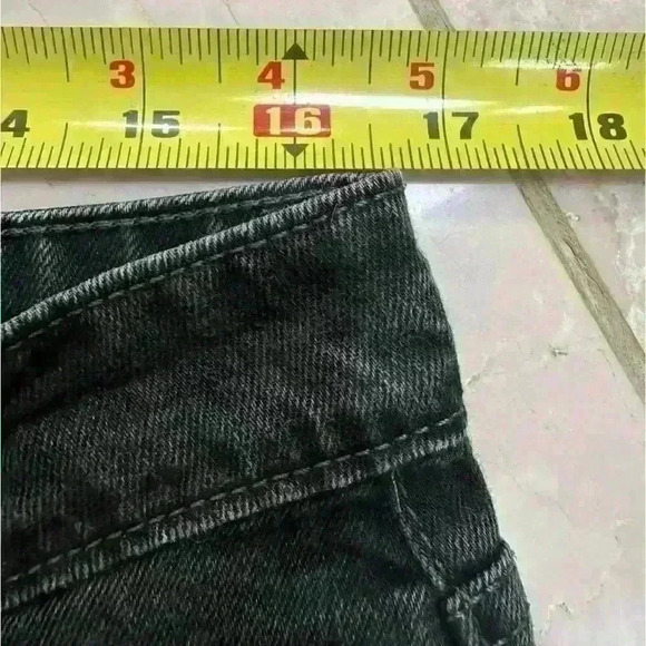 Levi’s Strauss Faded Lived in Black Color Mid Rise Cotton Size 12 - Picture 6 of 8